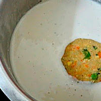 Рецепт с фото приготовления картофельно-морковных котлет шаг 6