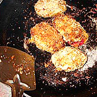 Фото-рецепт приготовления котлет из свеклы и картофеля шаг 4