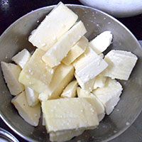 Готовим сыр для котлет - фото