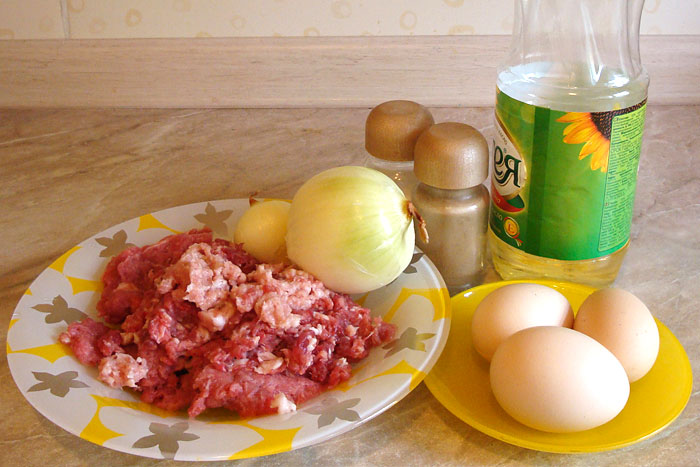Ингредиенты для мясных зраз с начинкой из яиц и лука